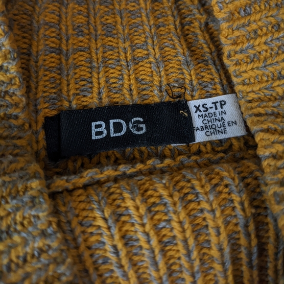 BDG Urban Outfitters Mustard yellow Knit Sweater Loose Fit - Picture 9 of 10